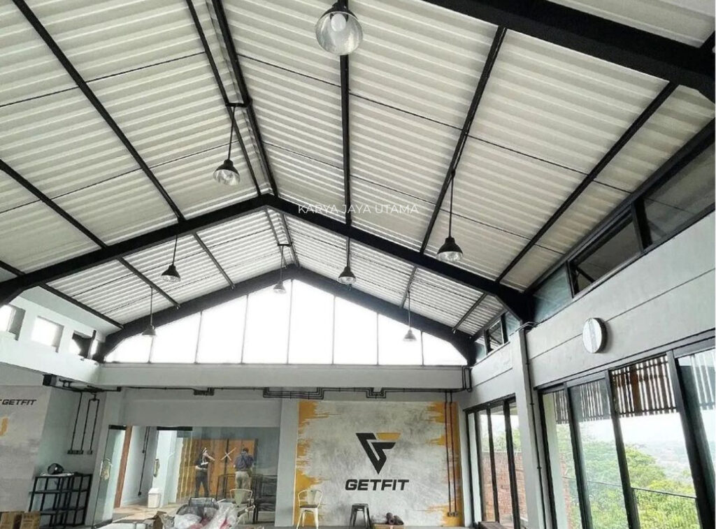 Atap uPVC Rooftop warna putih untuk atap bangunan tempat gym