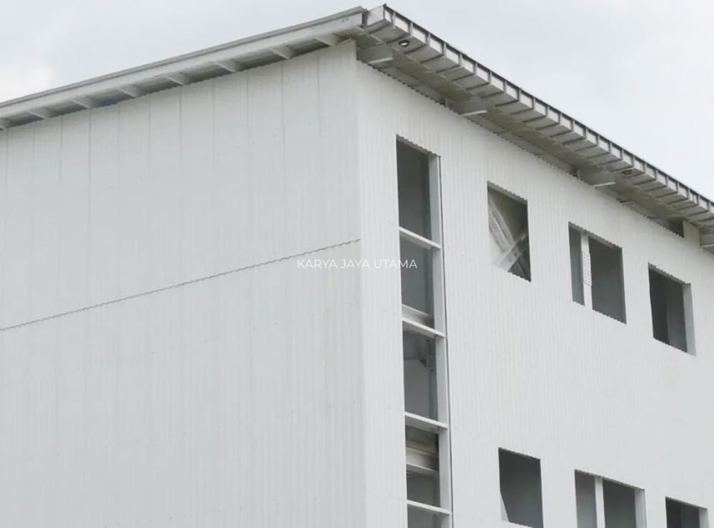 Atap uPVC Rooftop warna putih untuk wall cladding dan atap pabrik pergudangan sidoarjo