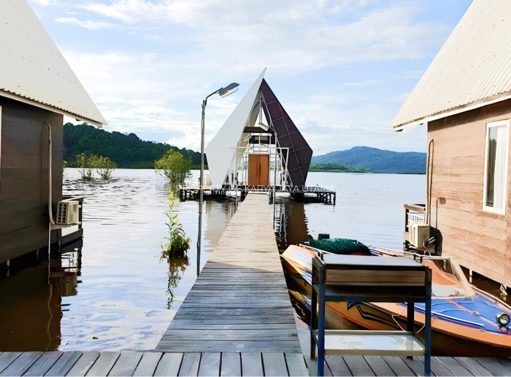 Atap uPVC Rooftop Double Layer Warna Putih untuk proyek Villa terapung danau laet di Kalimantan Barat