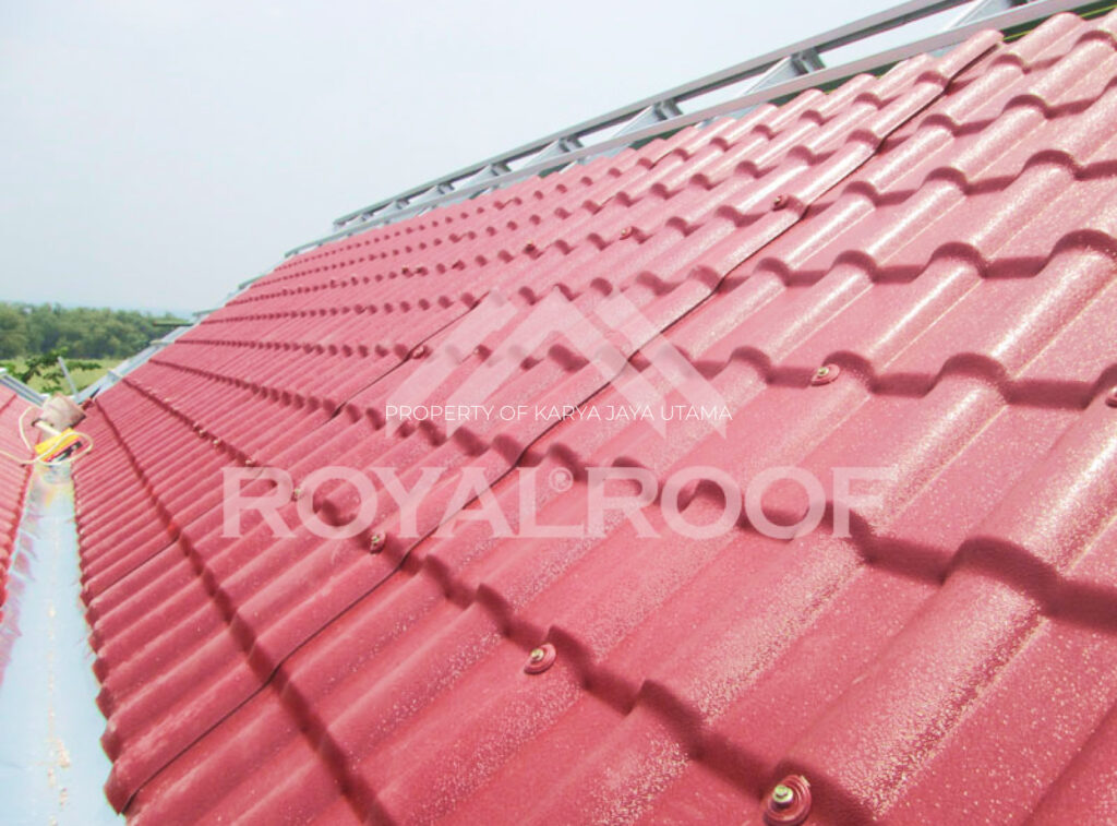 Genteng uPVC Royal Roof warna merah untuk proyek Ruko Sahabat Abadi di Mojokerto Jawa Timur