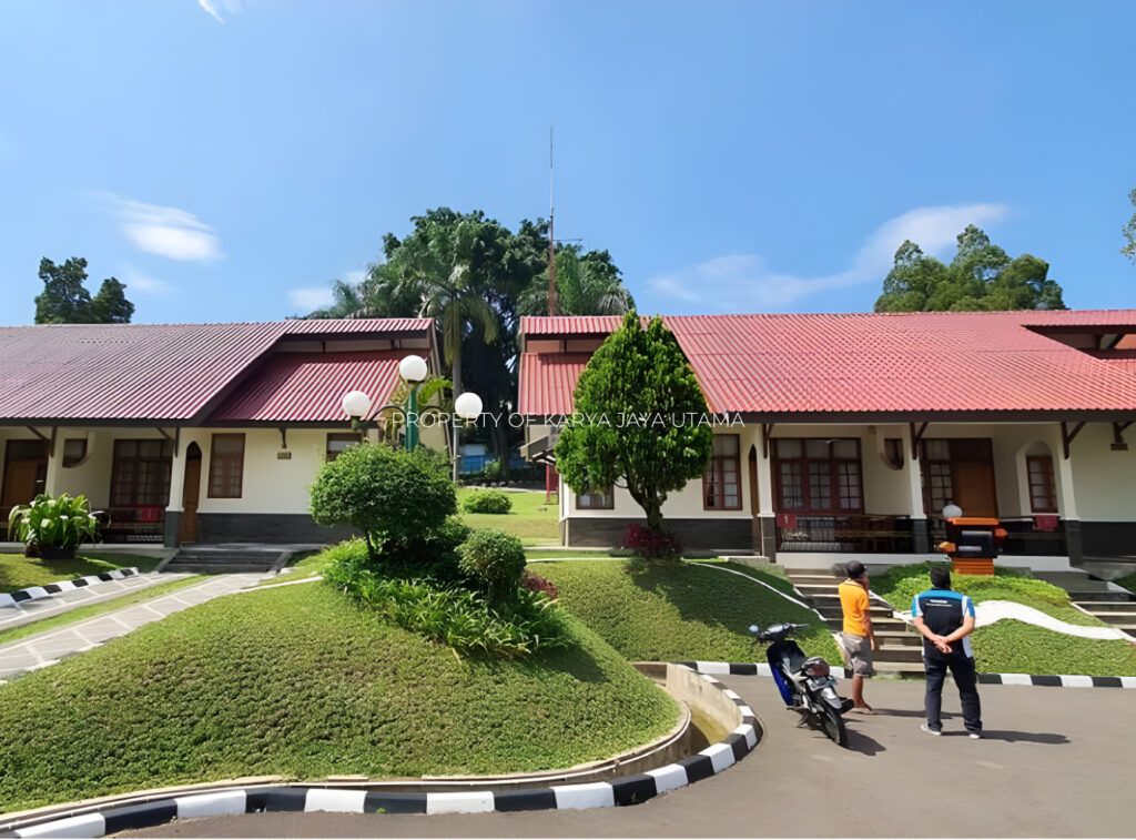 Genteng uPVC Royal Roof warna merah untuk proyek Villa Pribadi di Bandung Jawa Barat